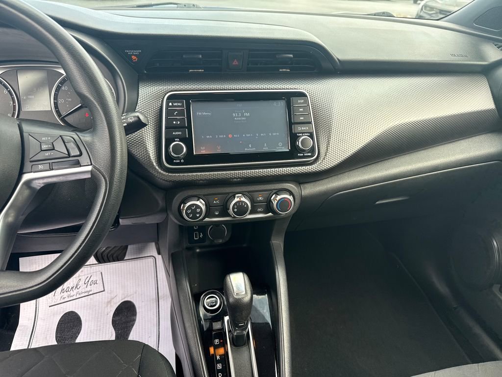 Used 2020 Nissan Kicks S image 19
