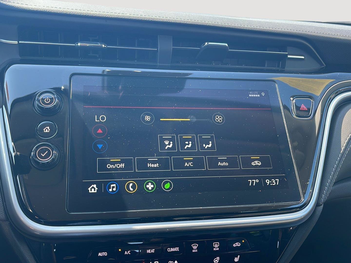 Used 2023 Chevrolet Bolt EUV LT w/ Comfort Package FWD image 24