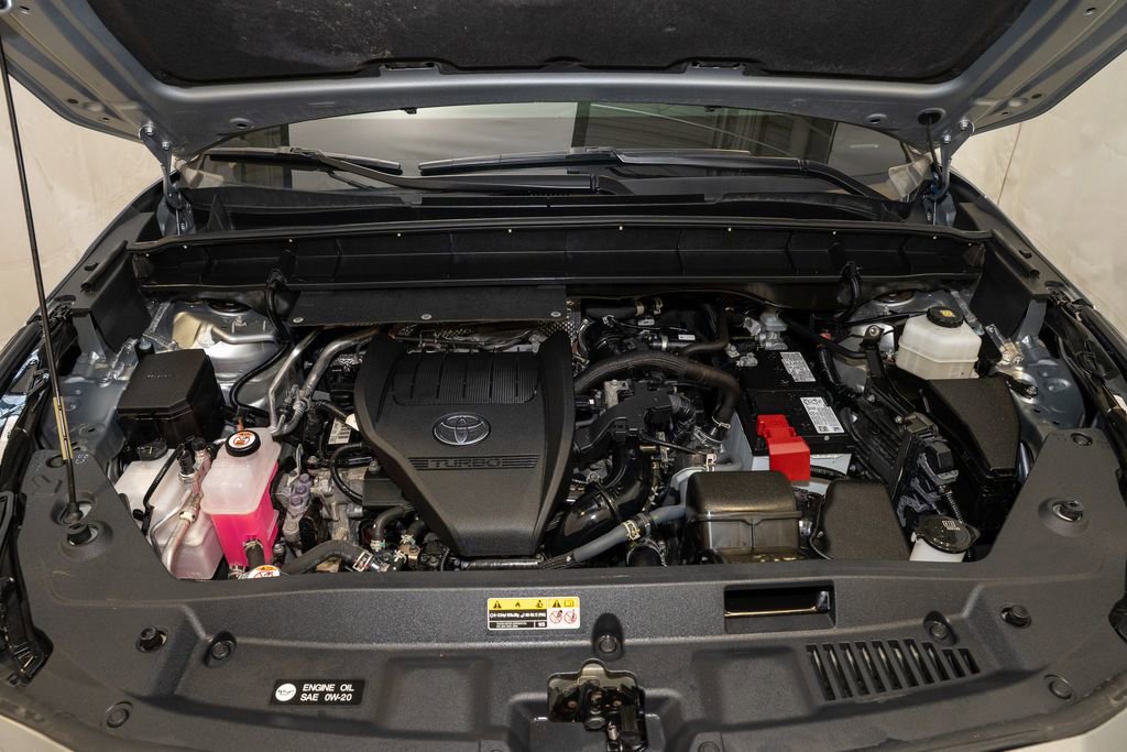 Used 2024 Toyota Highlander LE image 20