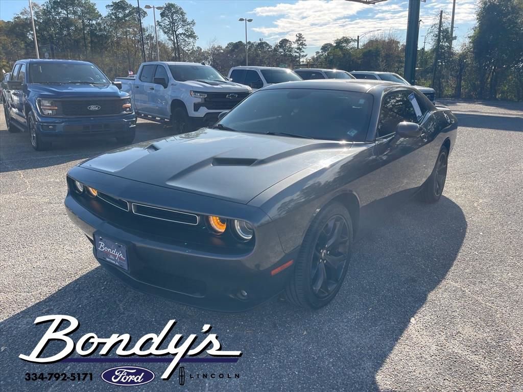 Used 2019 Dodge Challenger SXT w/ Plus Package image 4