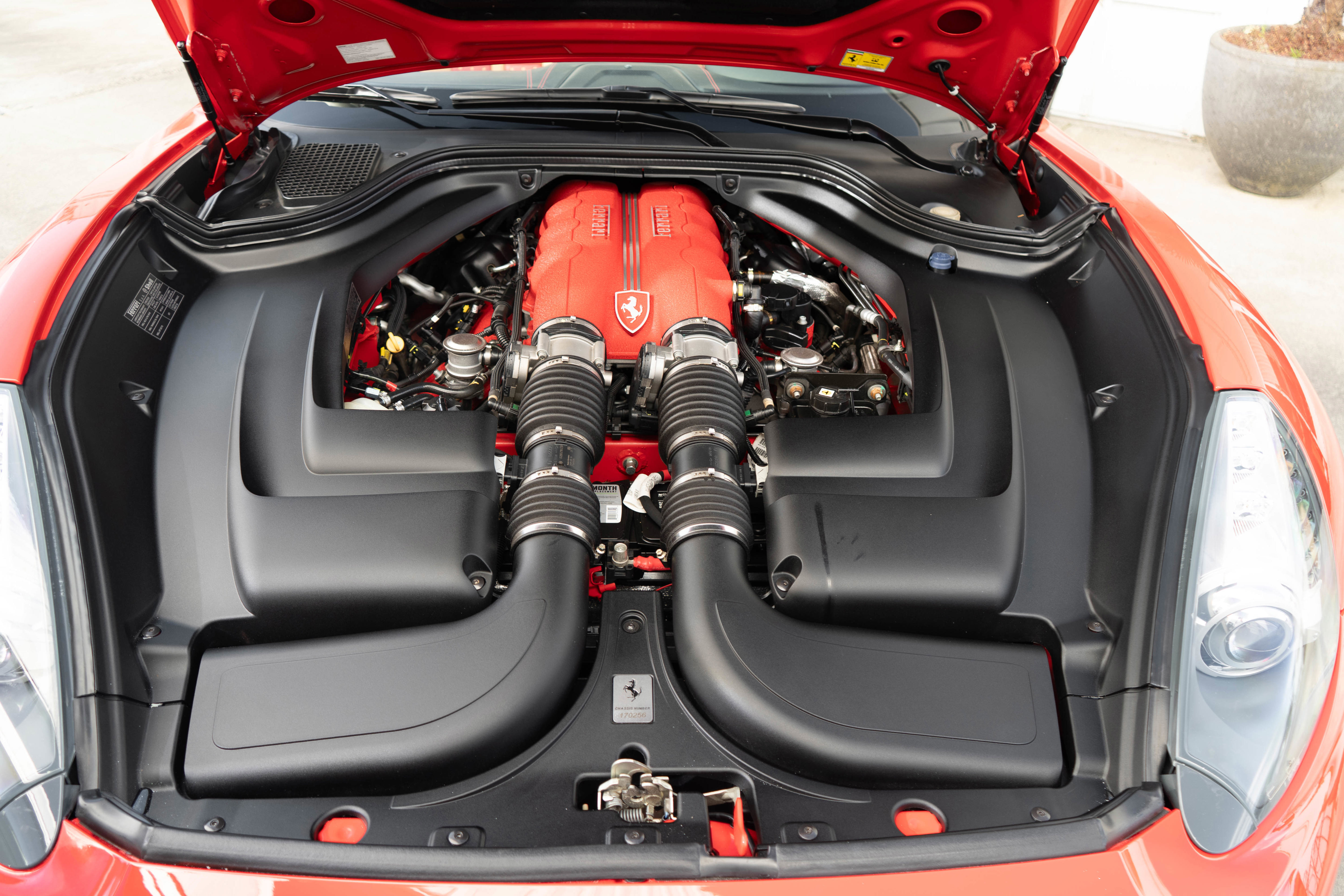 Used 2010 Ferrari California RWD image 34