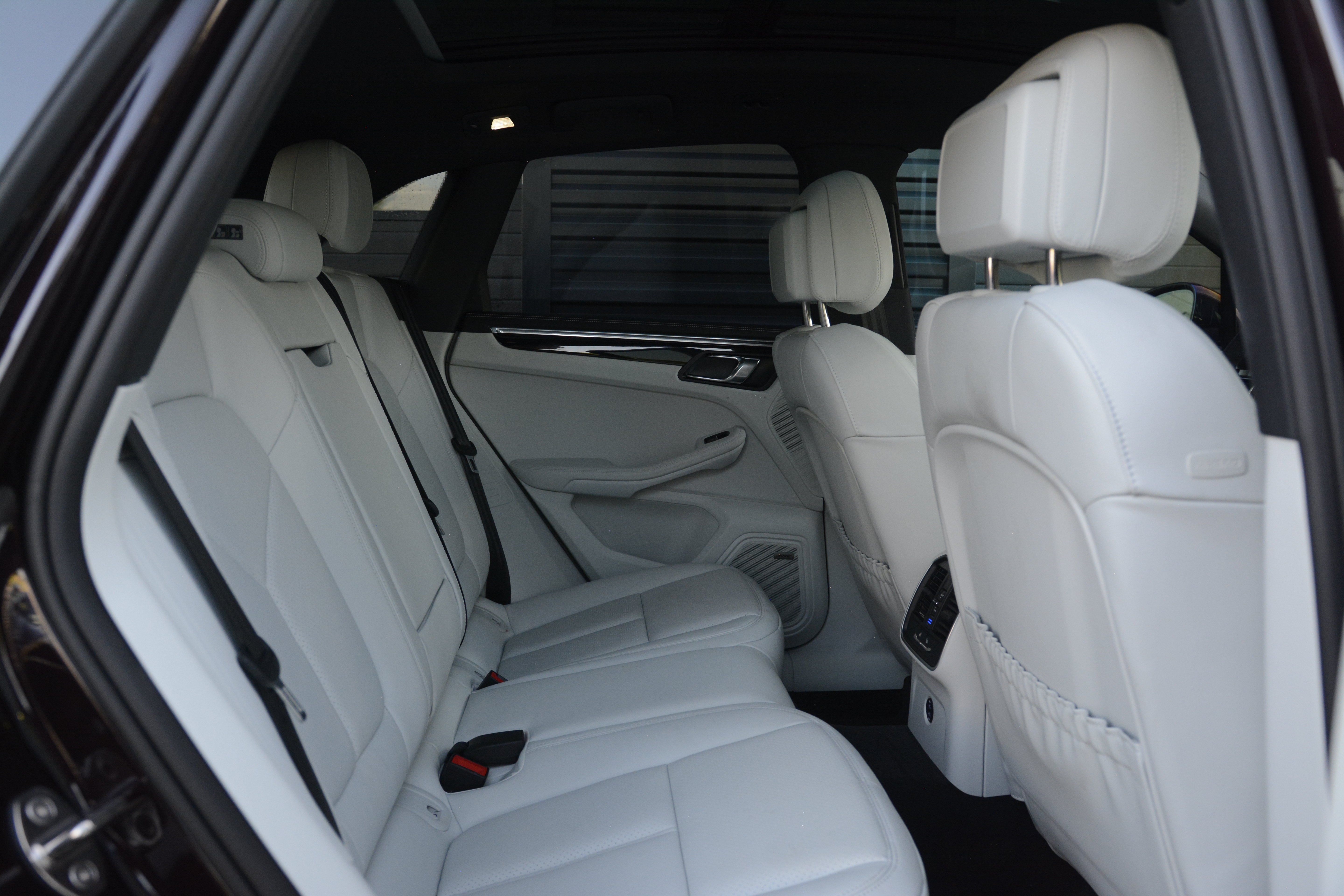 Certified 2026 Porsche Macan AWD/4WD image 35