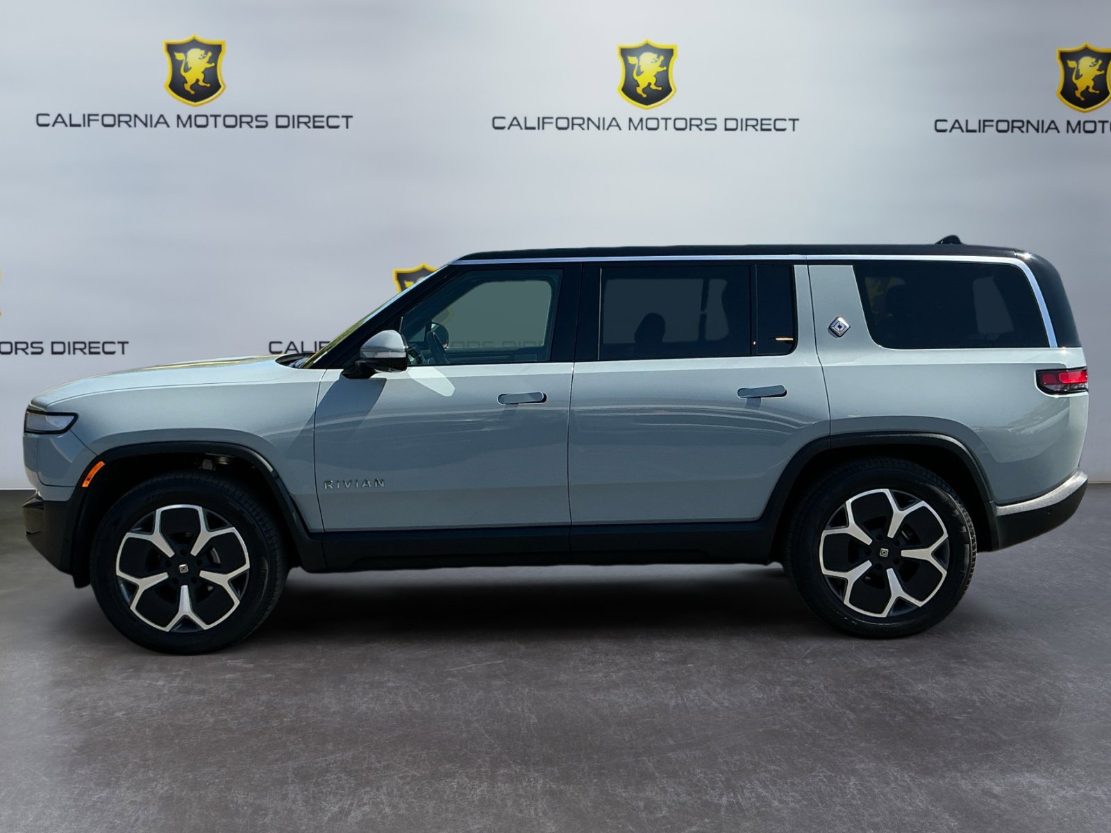 Used 2024 Rivian R1S Adventure AWD/4WD image 8