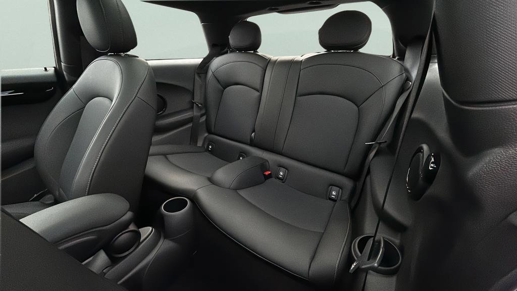 Used 2021 MINI Cooper 2-Door Hardtop image 16