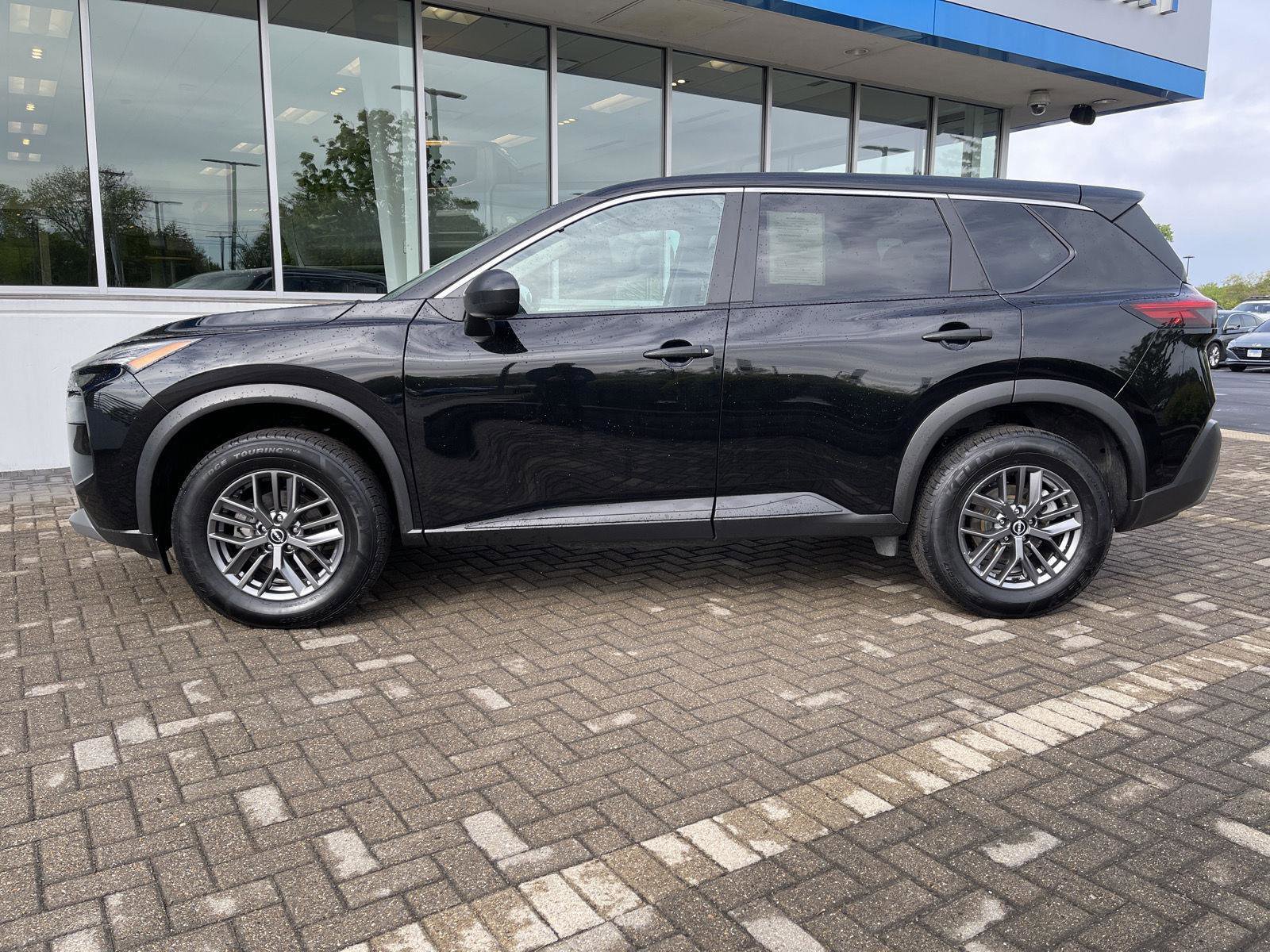 Used 2023 Nissan Rogue S AWD/4WD image 2