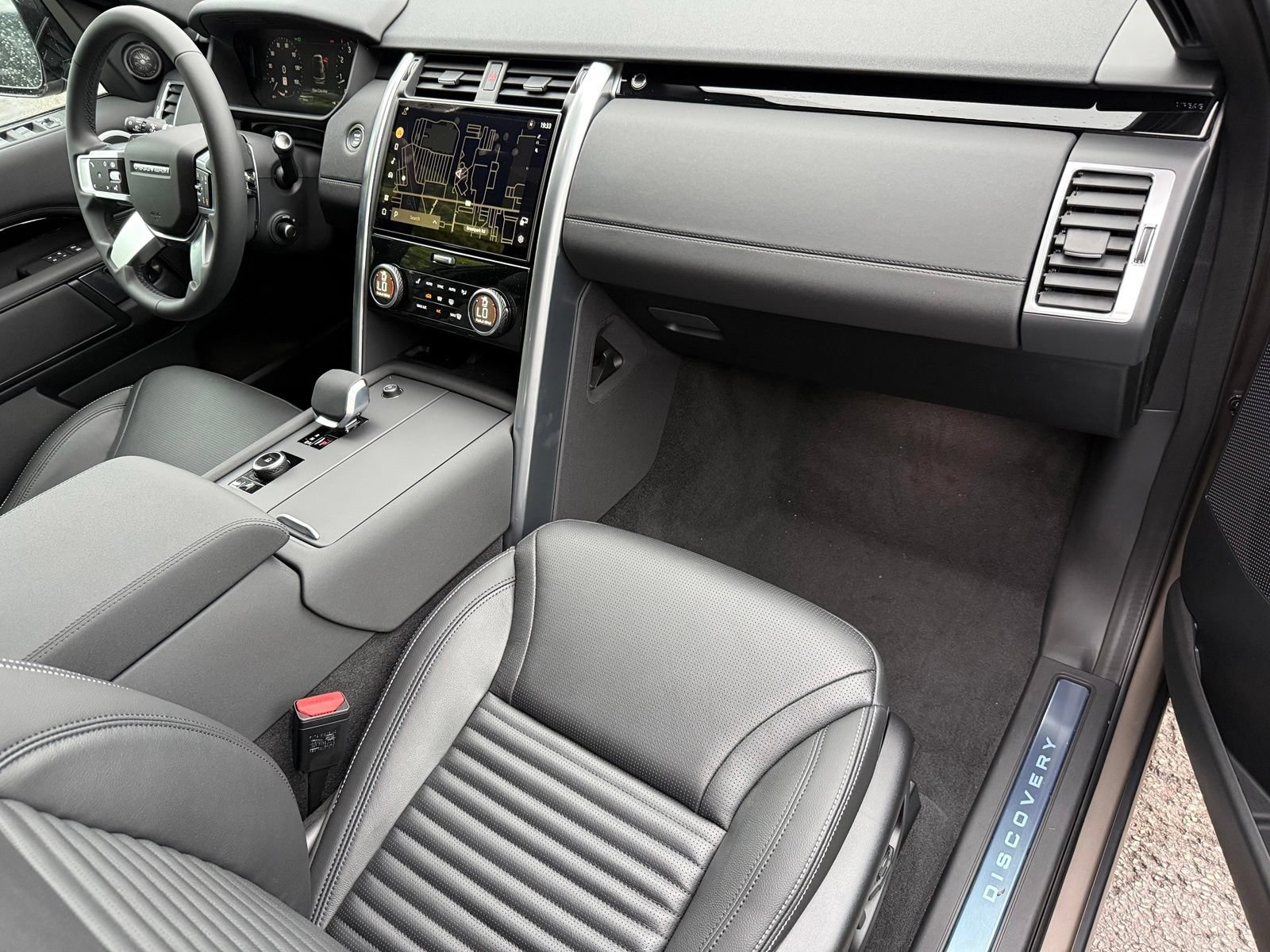New 2026 Land Rover Discovery S AWD/4WD image 21