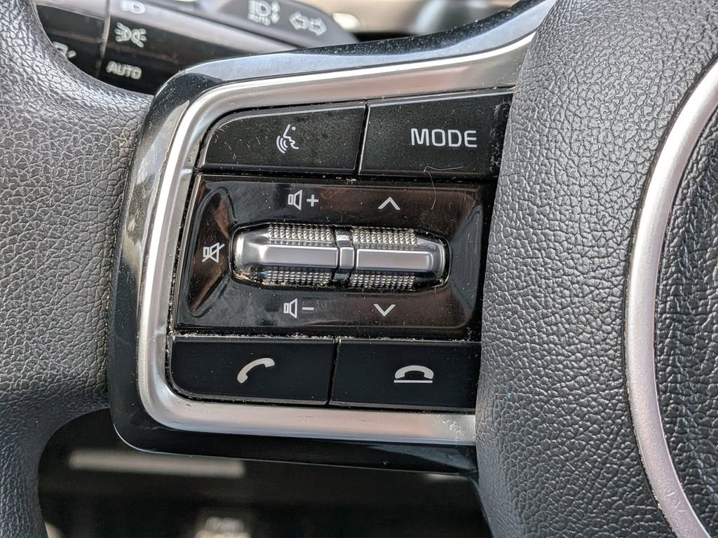 Used 2022 Kia Sorento LX FWD image 25
