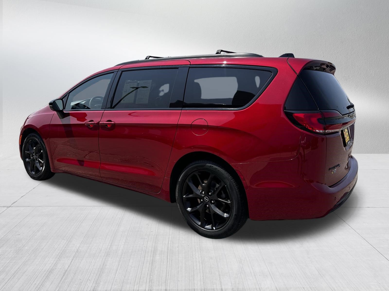 Used 2025 Chrysler Pacifica Limited FWD image 5