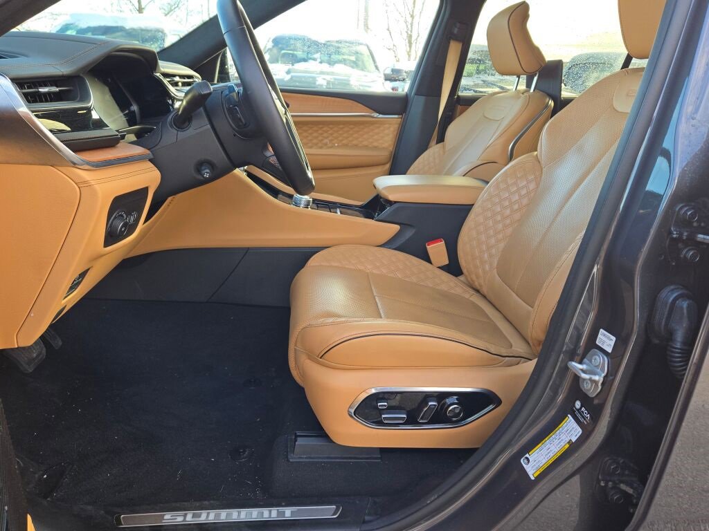 Used 2024 Jeep Grand Cherokee L Summit image 27