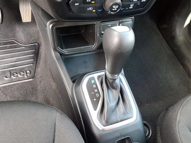 Used 2019 Jeep Renegade Latitude FWD image 22