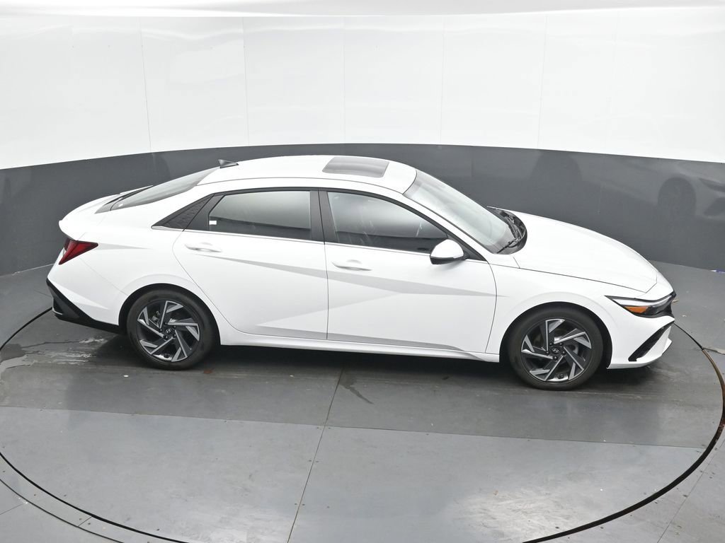 Certified 2025 Hyundai Elantra Limited FWD image 37
