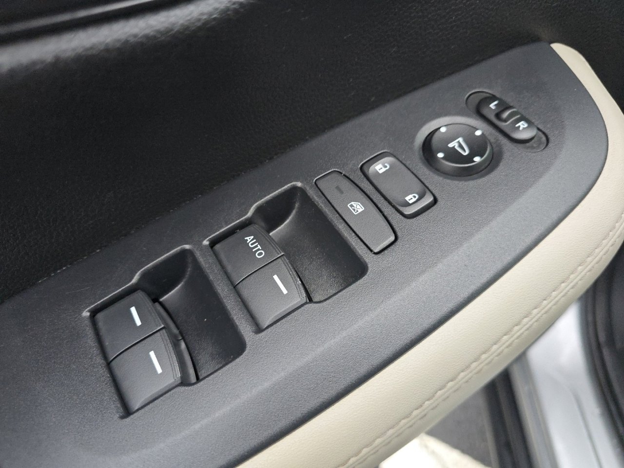 Certified 2025 Honda HR-V LX image 27