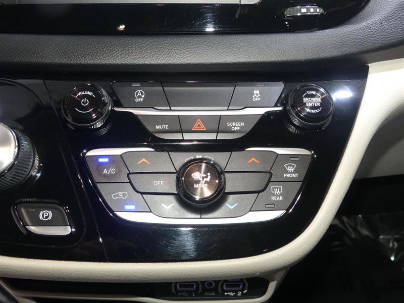 Used 2021 Chrysler Voyager Lxi FWD image 35