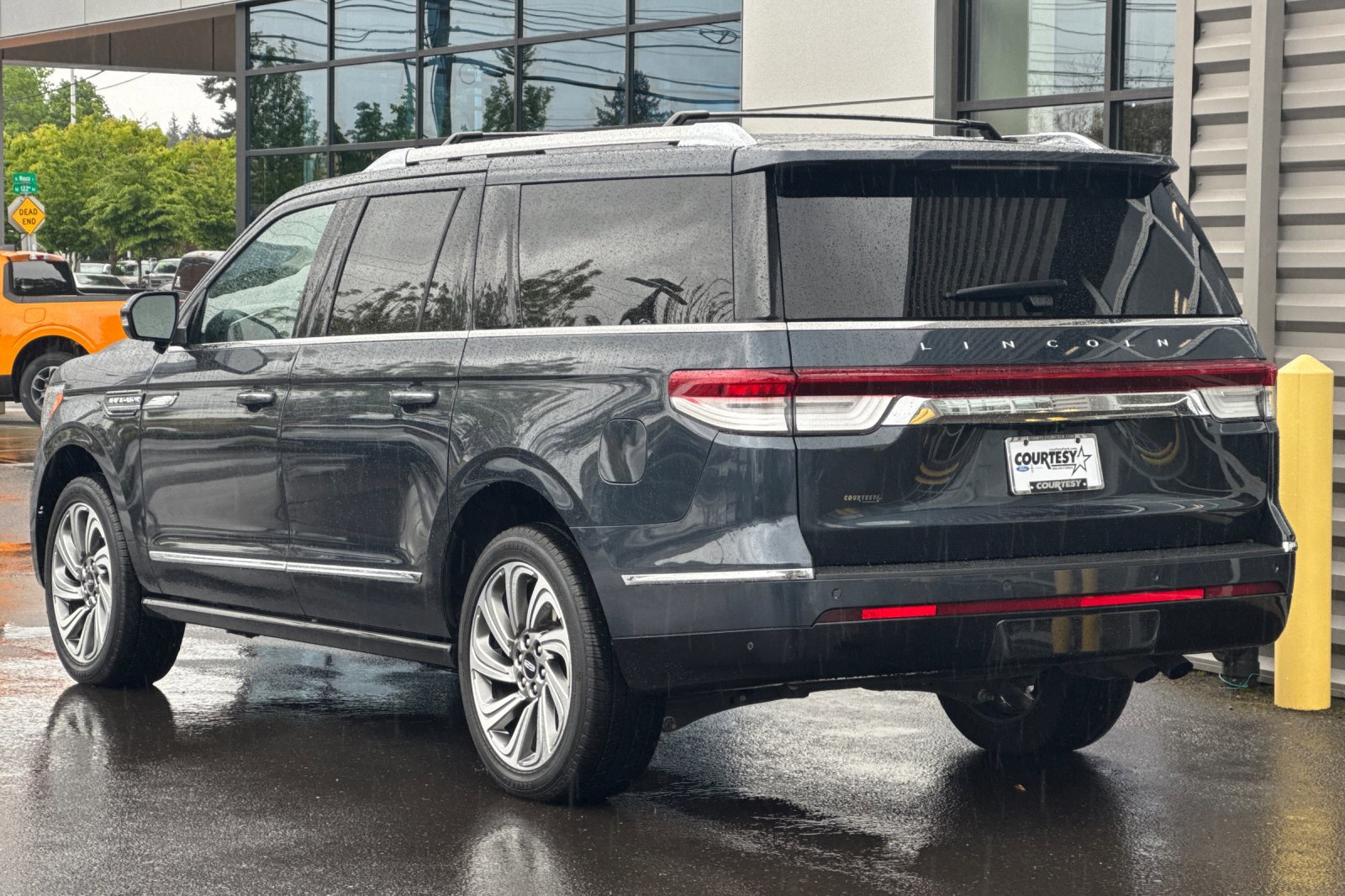 Certified 2024 Lincoln Navigator L Reserve AWD/4WD image 6