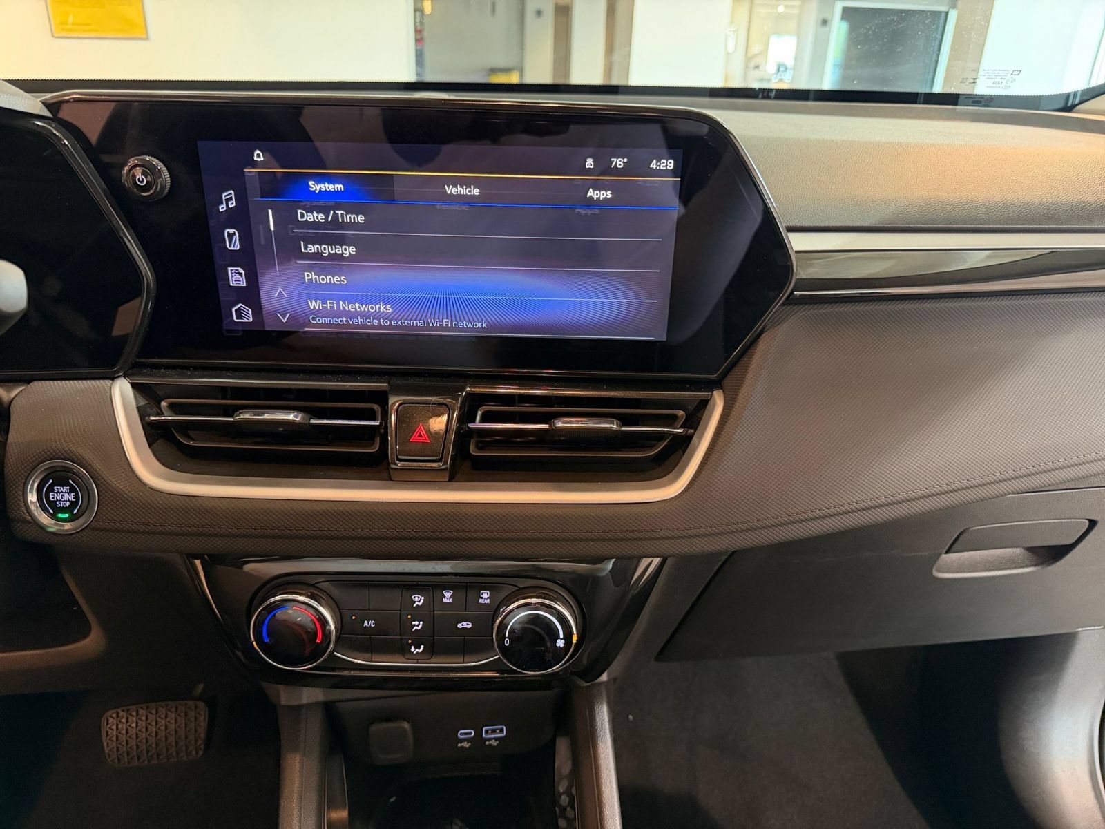 Used 2025 Chevrolet TrailBlazer LT FWD image 17