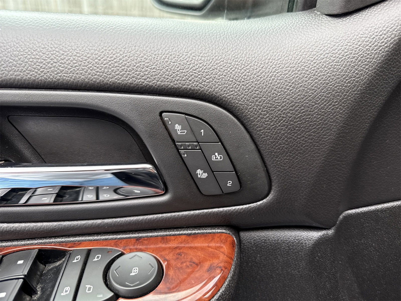 Used 2012 Chevrolet Suburban LT w/ Luxury Package image 19