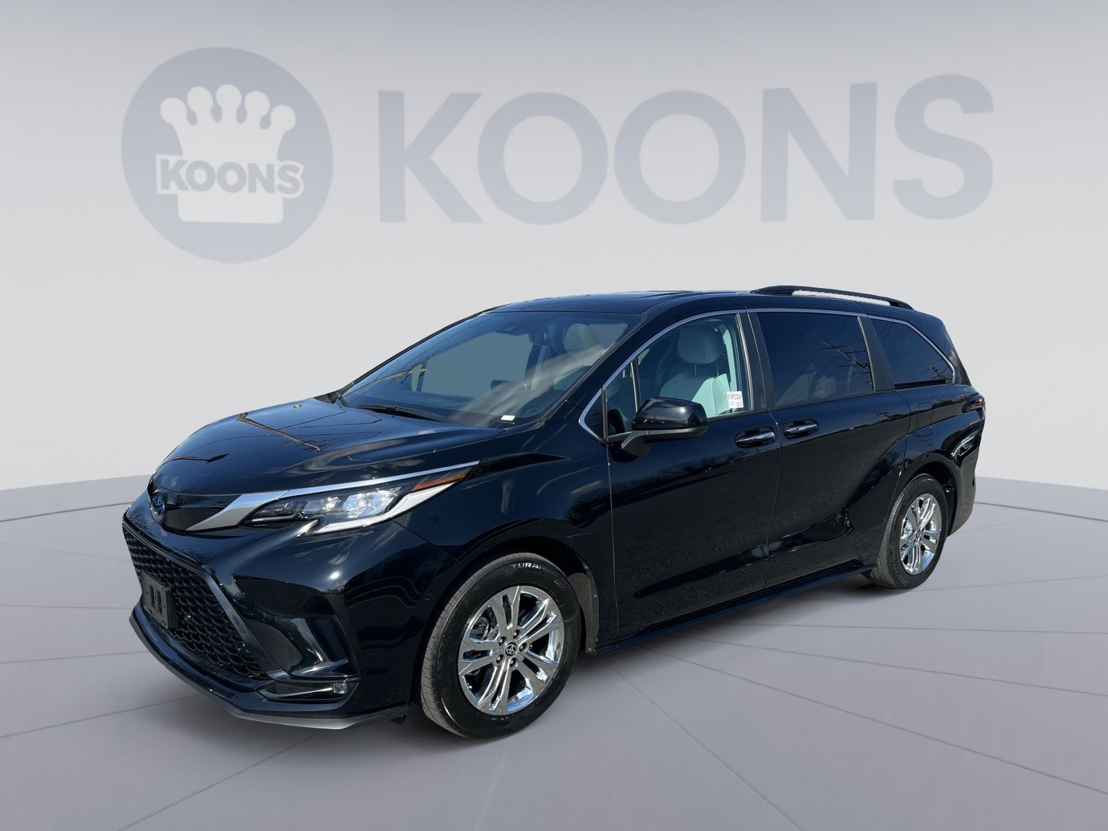 Used 2023 Toyota Sienna XSE image 1