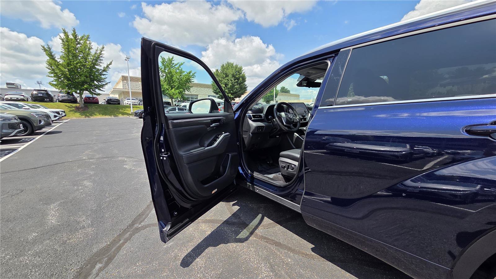 Used 2023 Toyota Highlander Platinum AWD/4WD image 12