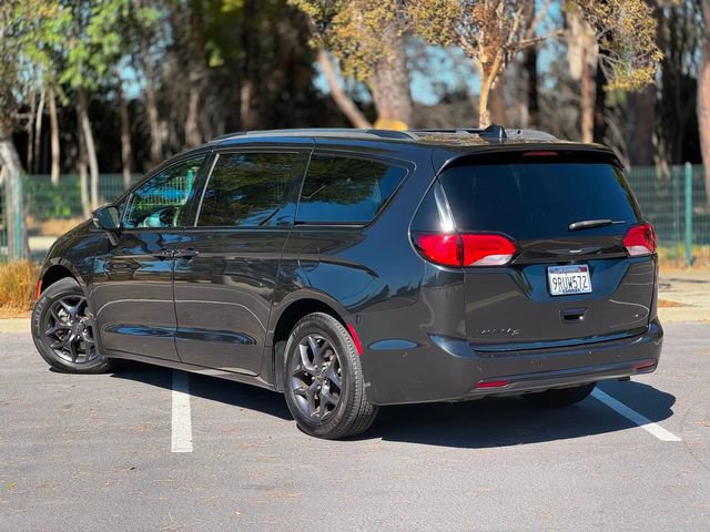 Used 2018 Chrysler Pacifica Limited w/ Advanced Safetytec Group FWD image 13