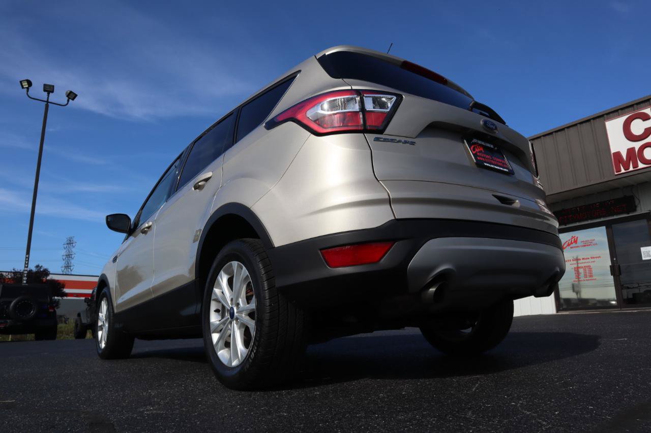 Used 2017 Ford Escape SE FWD image 19