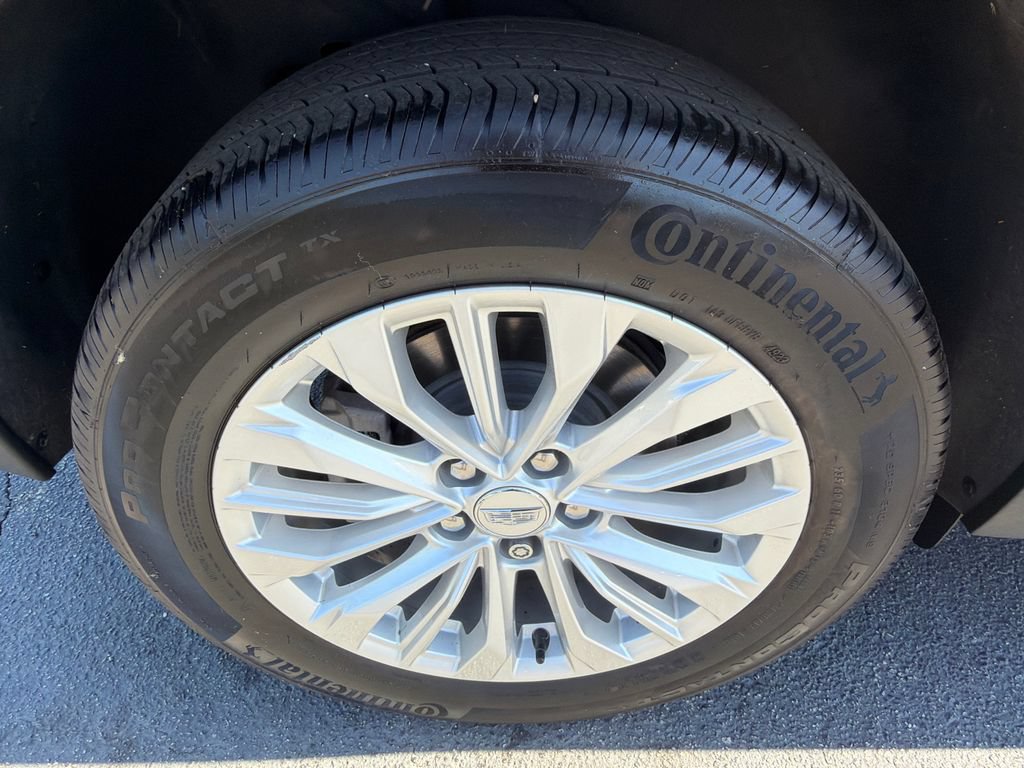 Used 2024 Cadillac XT4 Luxury w/ Cold Weather Package FWD image 17