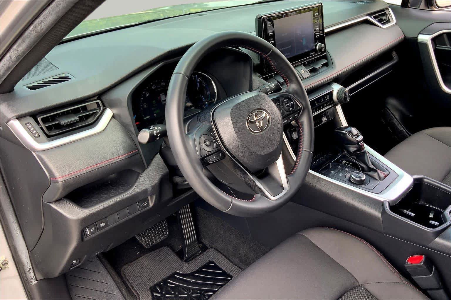 Used 2022 Toyota RAV4 SE AWD/4WD image 17
