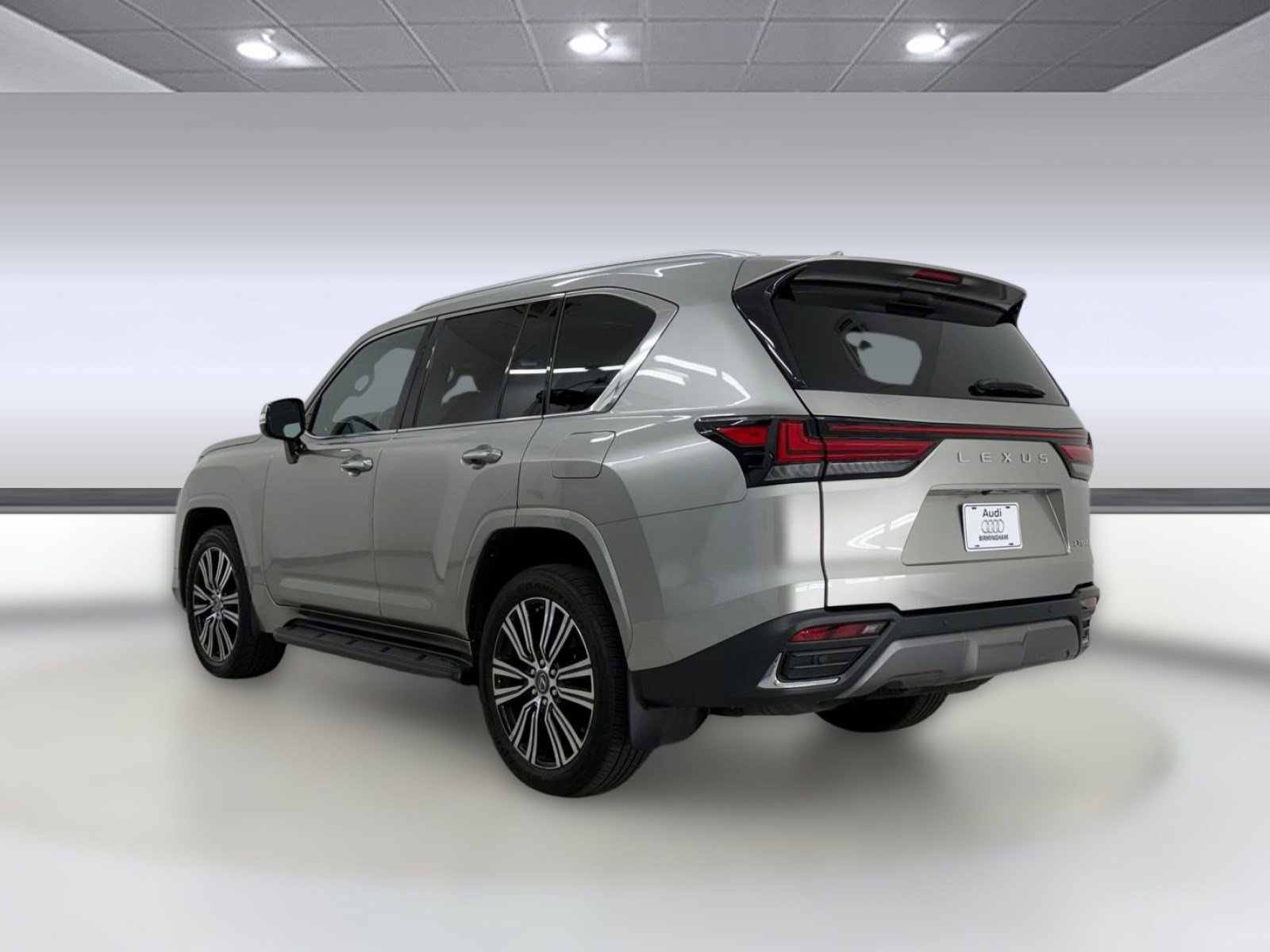 Used 2023 Lexus LX 600 4WD w/ Luxury Package image 3