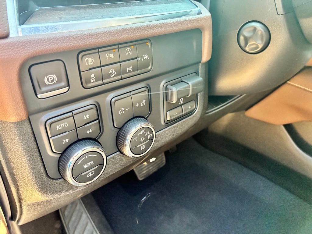 New 2026 Chevrolet Suburban High Country AWD/4WD image 26