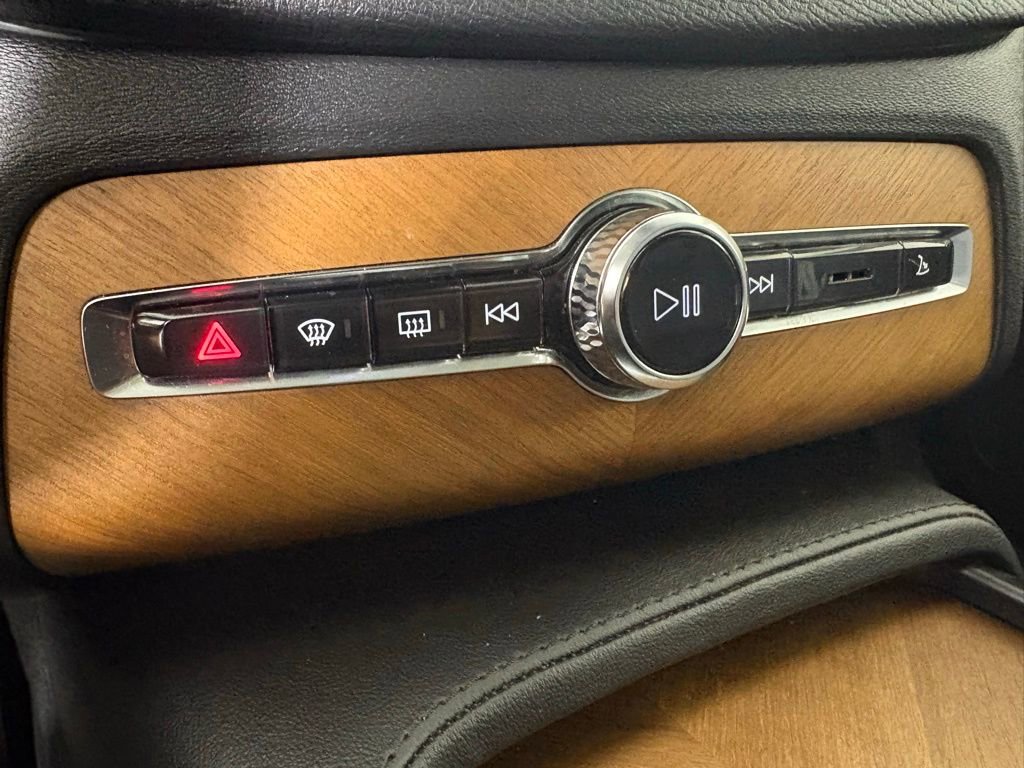 Used 2023 Volvo XC90 T8 Plus image 31