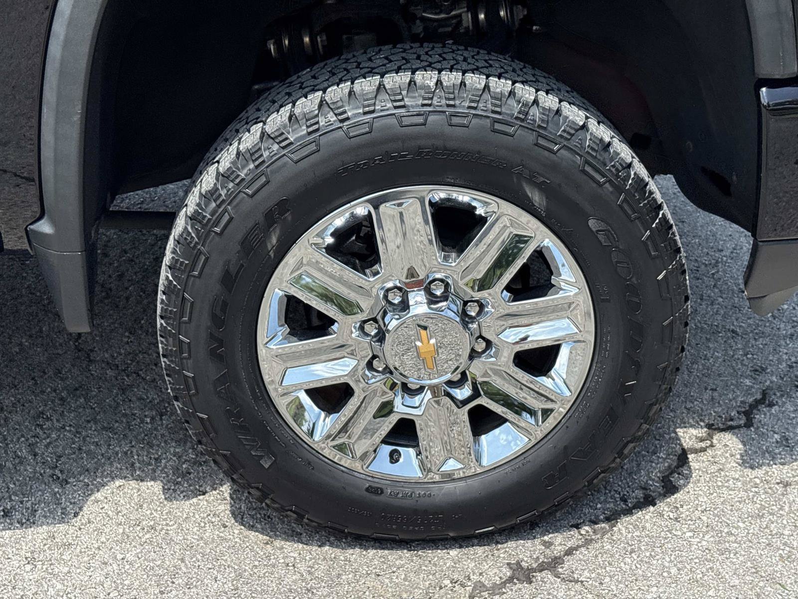 Used 2024 Chevrolet Silverado 2500 High Country w/ High Country Premium Package AWD/4WD image 10