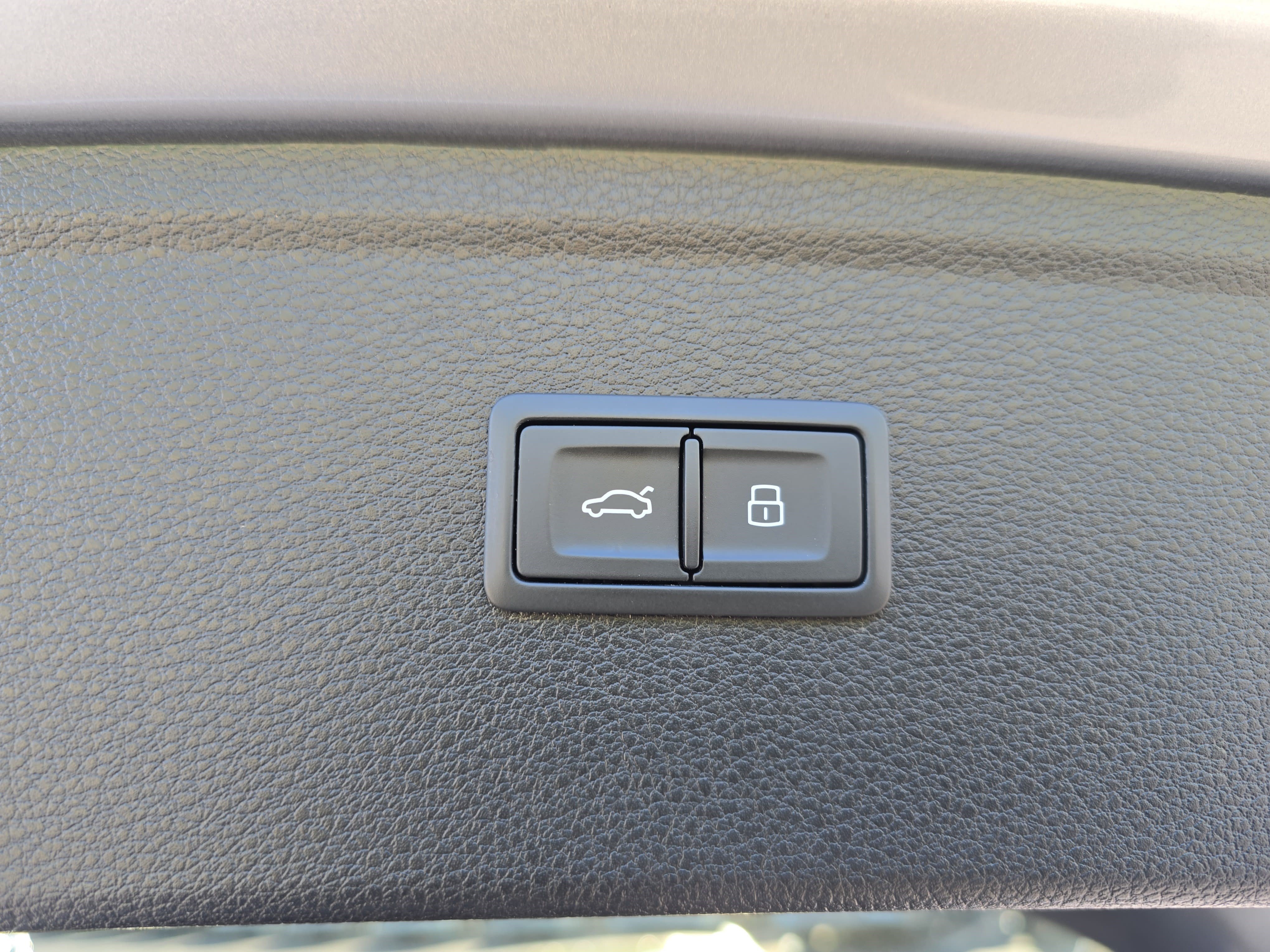 Used 2023 Audi Q5 2.0T Premium w/ Convenience Package image 14