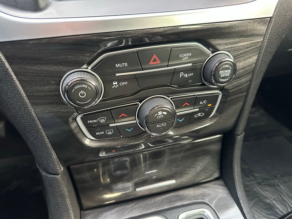 Used 2022 Chrysler 300 Touring L image 23