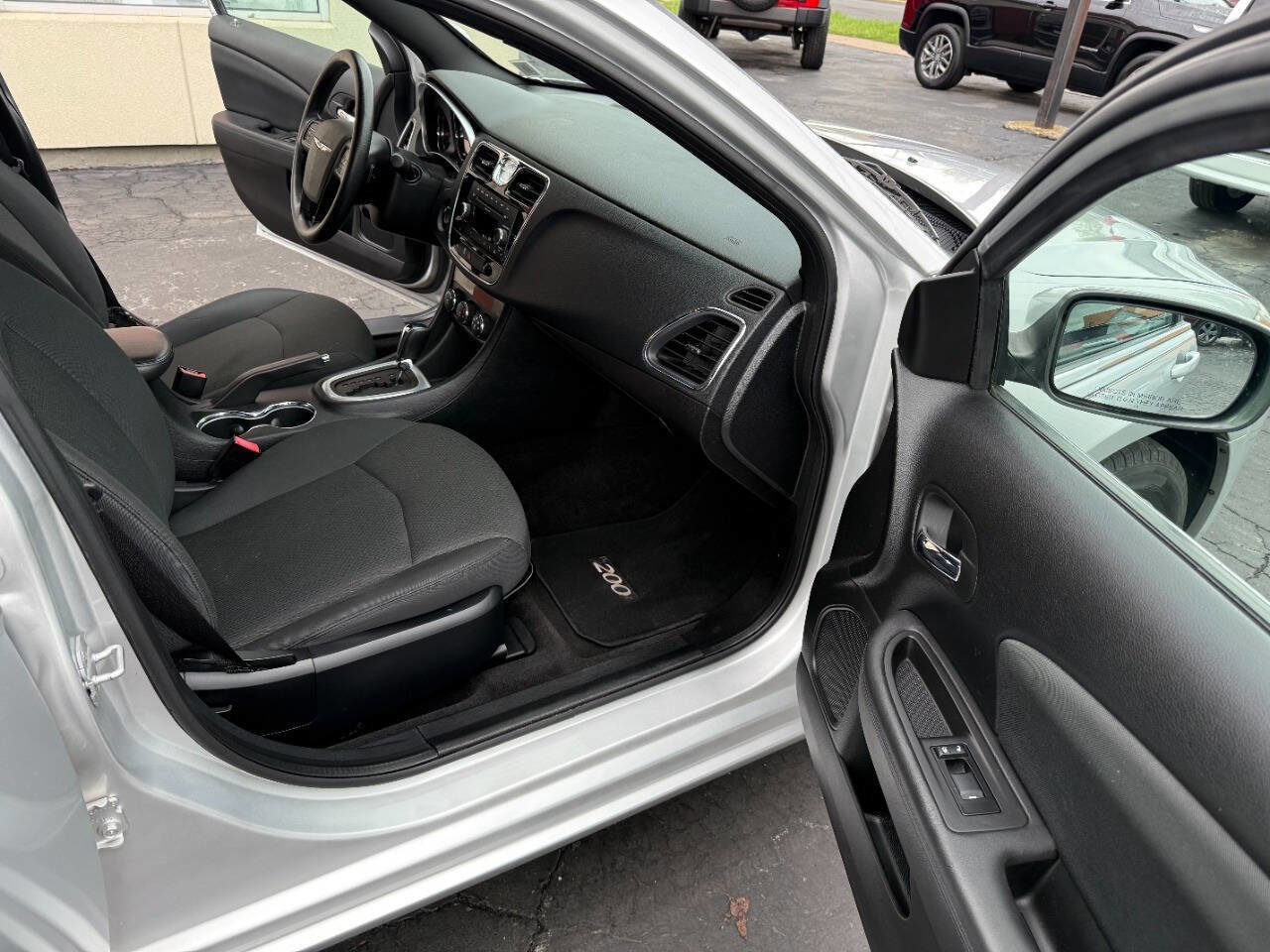 Used 2011 Chrysler 200 LX FWD image 15