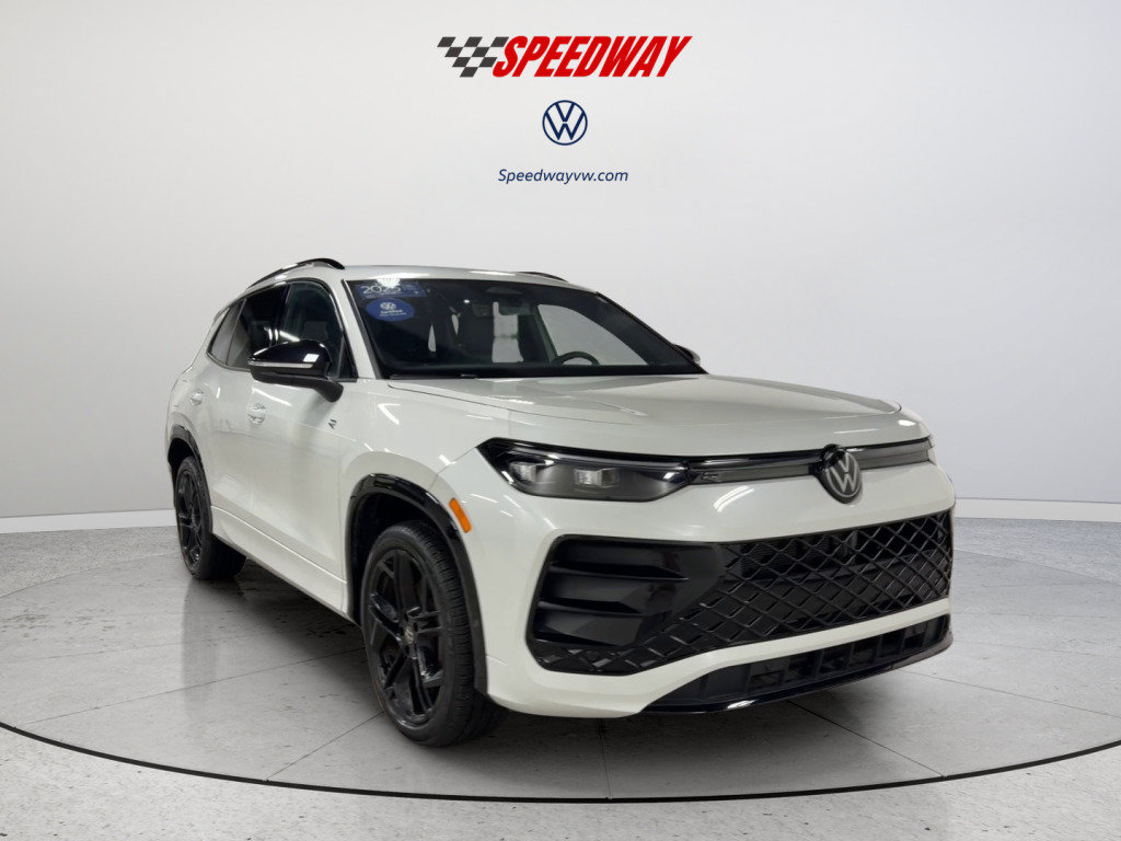 Certified 2025 Volkswagen Tiguan SE R-Line AWD/4WD image 2