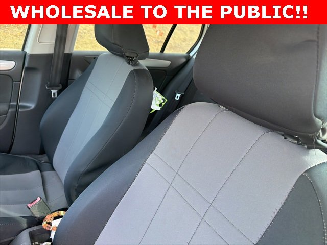 Used 2011 Volkswagen Golf 4-Door image 10