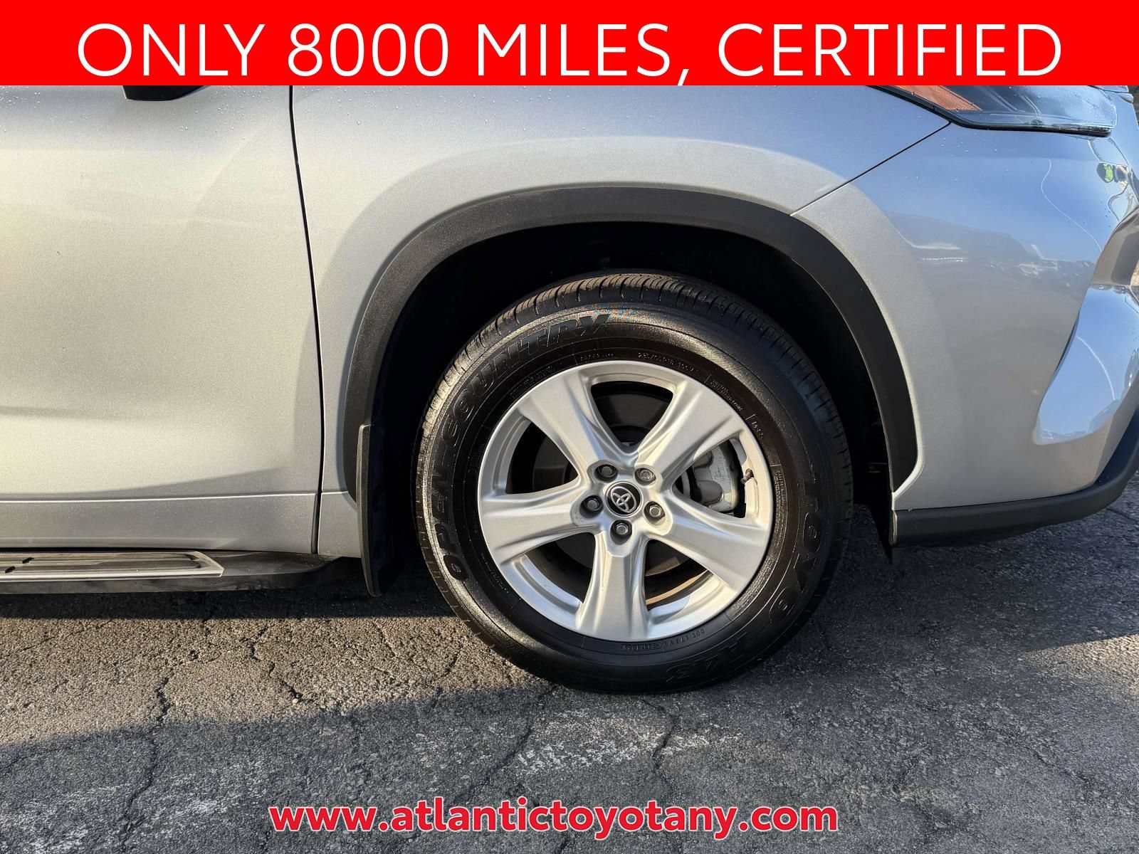 Used 2025 Toyota Highlander LE AWD/4WD image 10