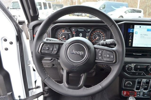 Used 2025 Jeep Wrangler Unlimited Rubicon image 16