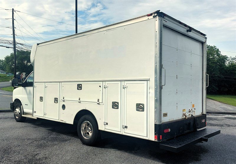 Used 2017 Chevrolet Express 4500 image 7