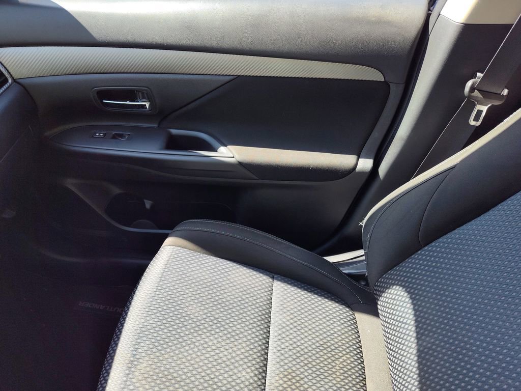 Used 2016 Mitsubishi Outlander AWD image 34