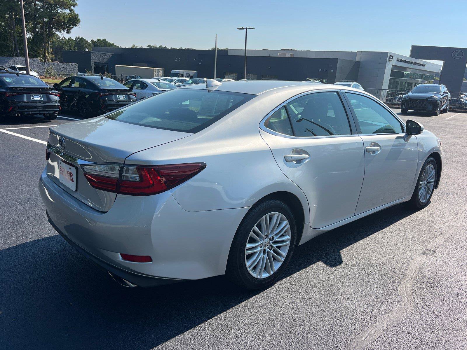 Used 2016 Lexus ES 350 w/ Accessory Package FWD image 5