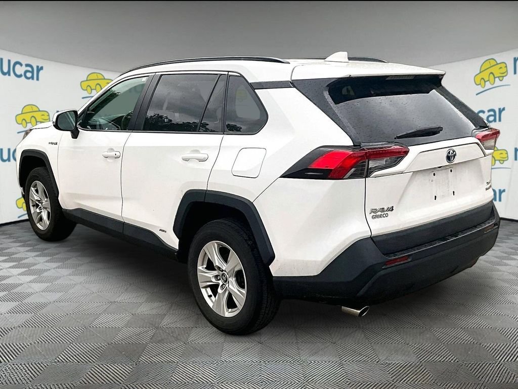 Used 2021 Toyota RAV4 XLE AWD/4WD image 5
