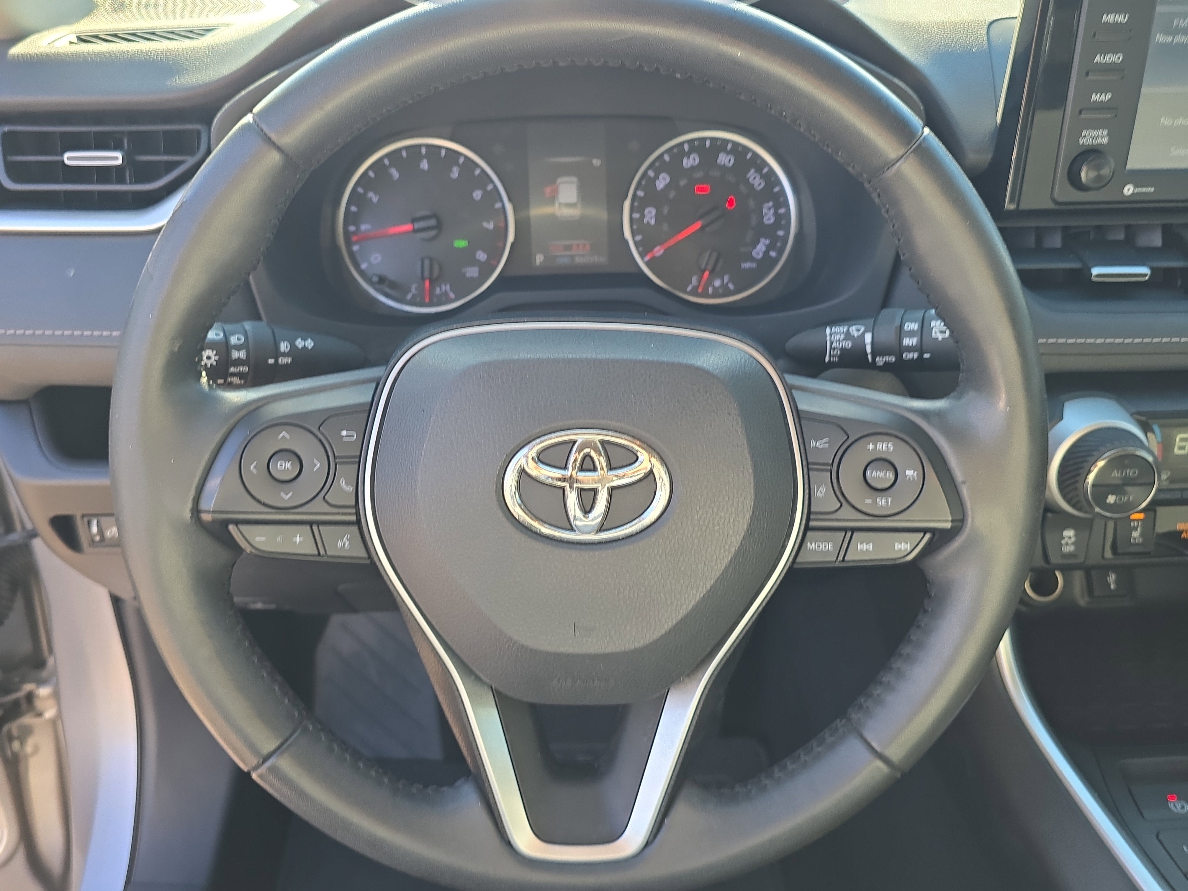 Used 2020 Toyota RAV4 XLE Premium image 32