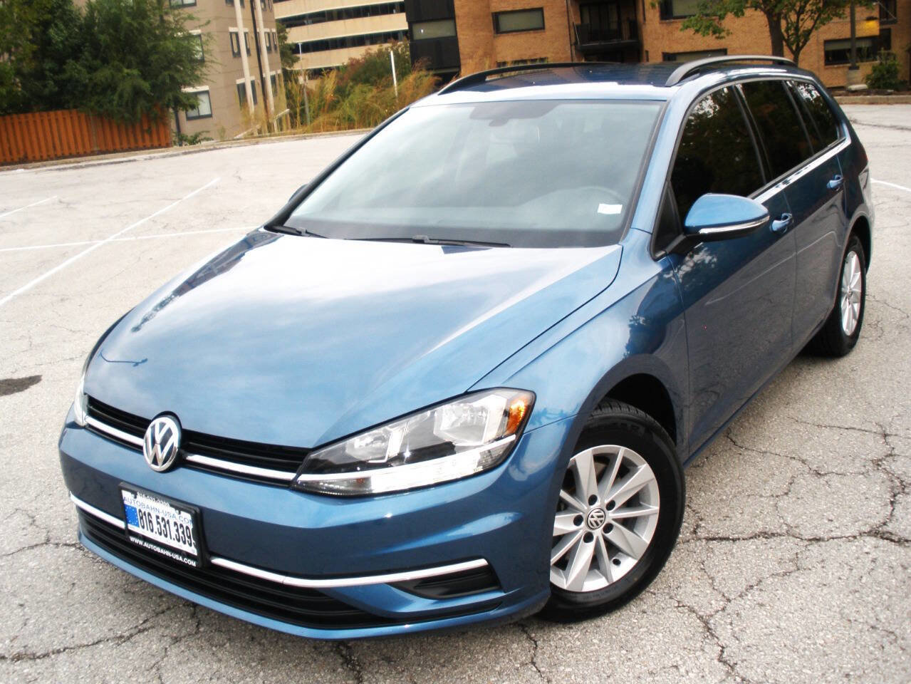 Used 2018 Volkswagen Golf S image 1