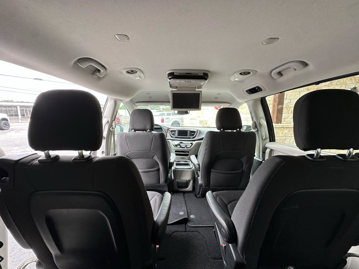 Used 2019 Chrysler Pacifica Touring Plus FWD image 7