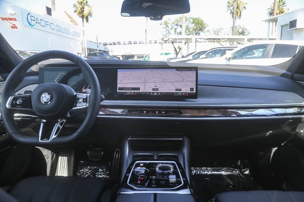 Used 2026 BMW 760i xDrive AWD/4WD image 9