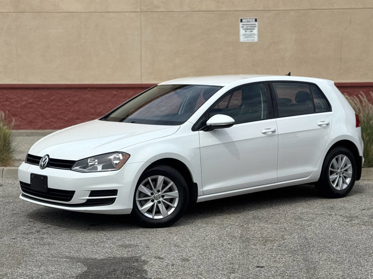 Used 2016 Volkswagen Golf S image 3