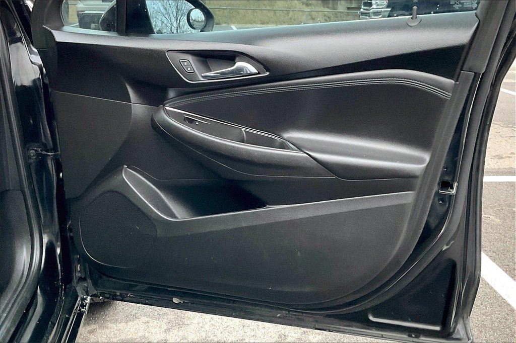 Used 2017 Chevrolet Cruze Premier image 24