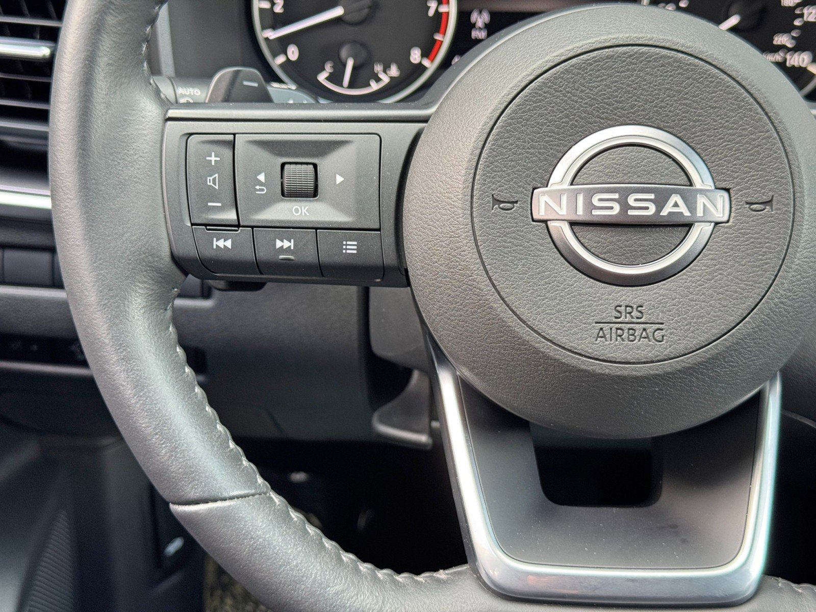 Used 2024 Nissan Rogue SV w/ SV Premium Package image 19