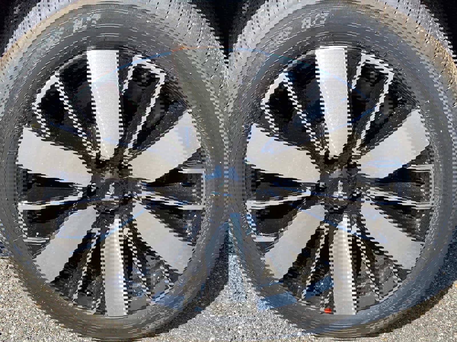 New 2025 Mitsubishi Outlander SEL image 6