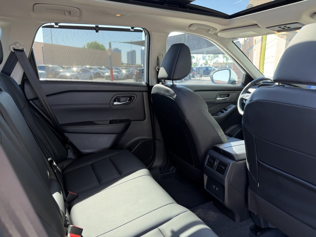 Used 2026 Nissan Rogue SV FWD image 38